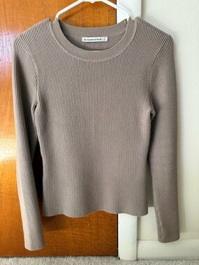 Abercrombie & Fitch Ribbed Crewneck Top in Taupe Brown